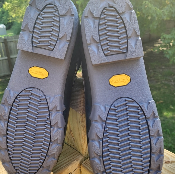 Black Sporto Defrost boots.  New and in the box.  Size 11 with extra laces. - Picture 4 of 5